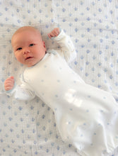 Load image into Gallery viewer, Fleur de Lis Organic Muslin Cloud Baby Blanket