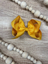 Load image into Gallery viewer, 4.5" Classic Scalloped Hair Bows (Multiple Colors)
