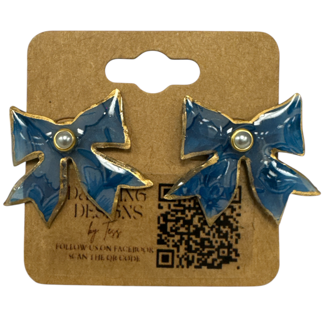 Small Bow Resin Studs