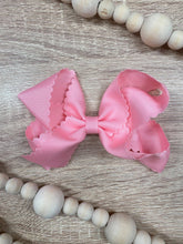 Load image into Gallery viewer, 4.5" Classic Scalloped Hair Bows (Multiple Colors)
